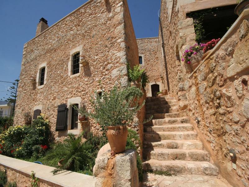 Samonas, Traditional Villas image