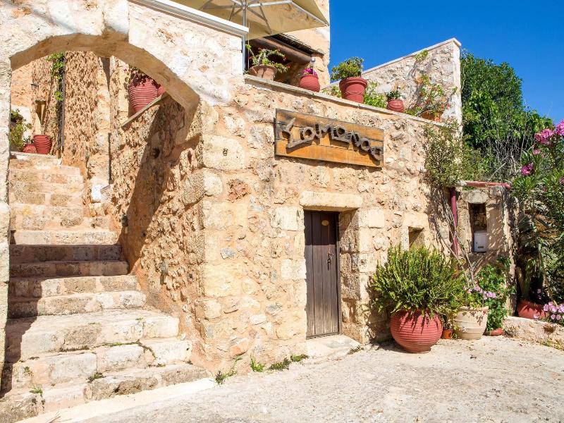 Samonas, Traditional Villas image