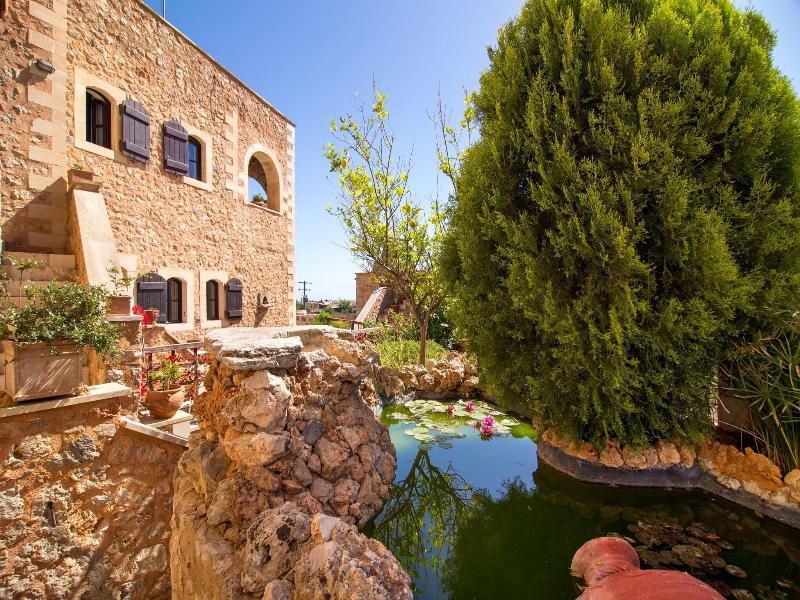 Samonas, Traditional Villas image