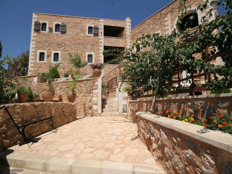 Samonas, Traditional Villas image