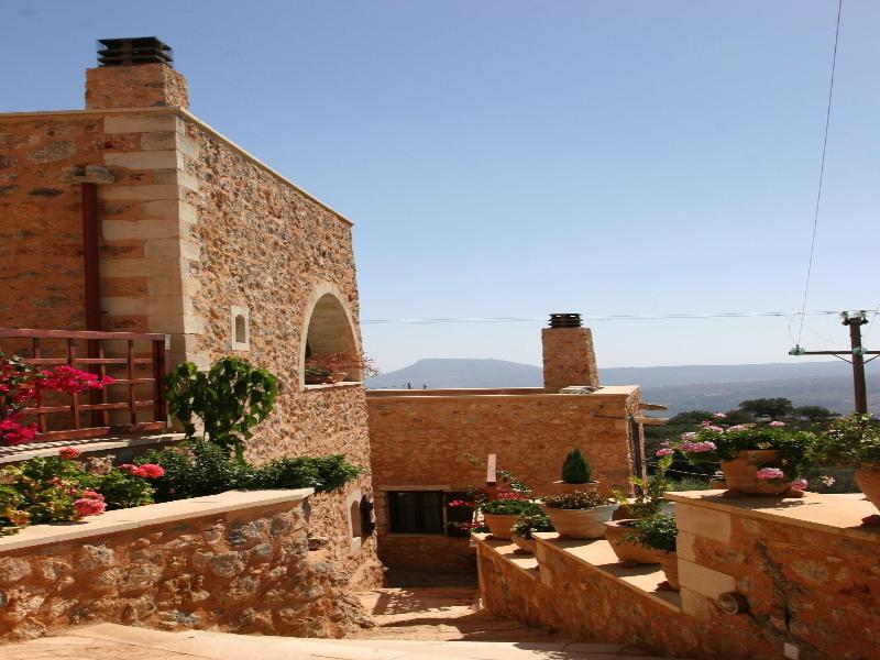 Samonas, Traditional Villas image