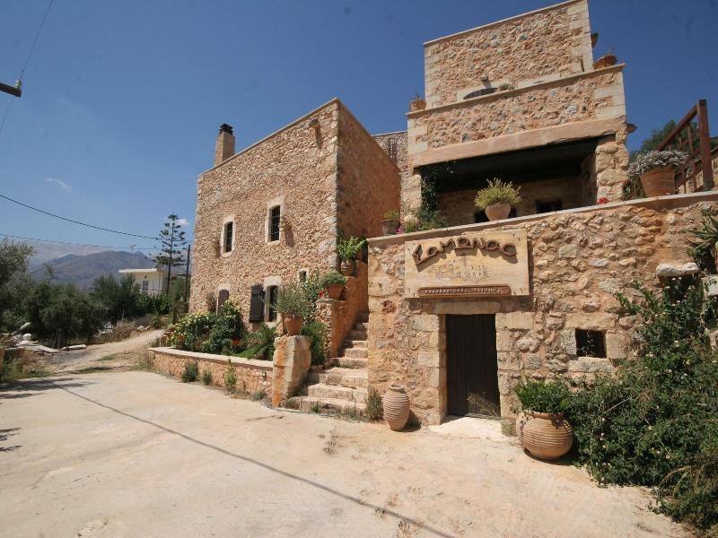 Samonas, Traditional Villas image
