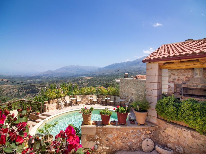 Samonas, Traditional Villas image