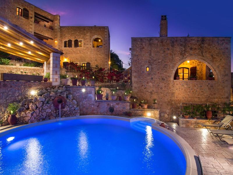 Samonas, Traditional Villas image