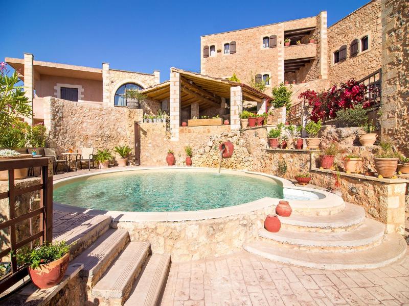 Samonas, Traditional Villas image