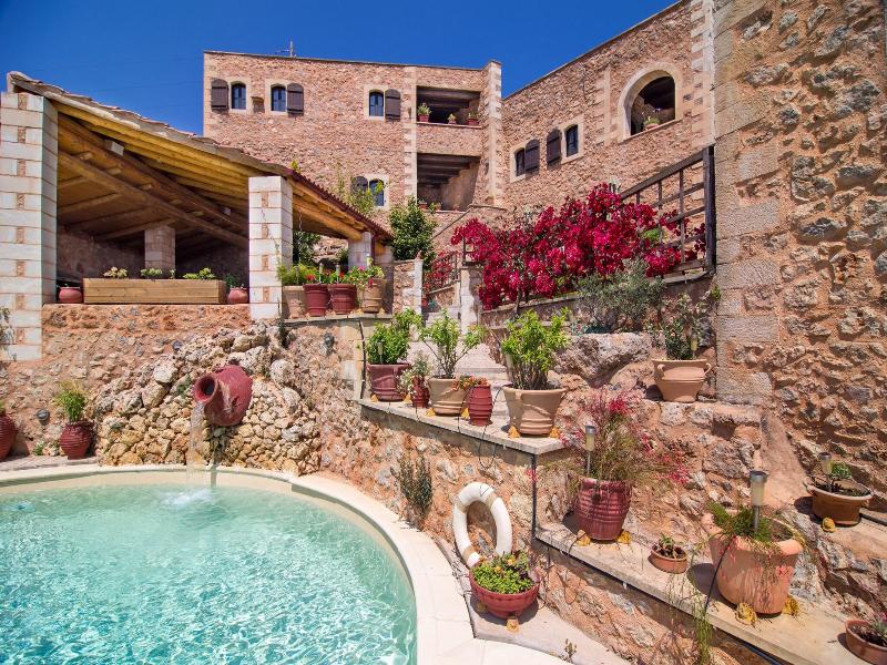 Samonas, Traditional Villas image