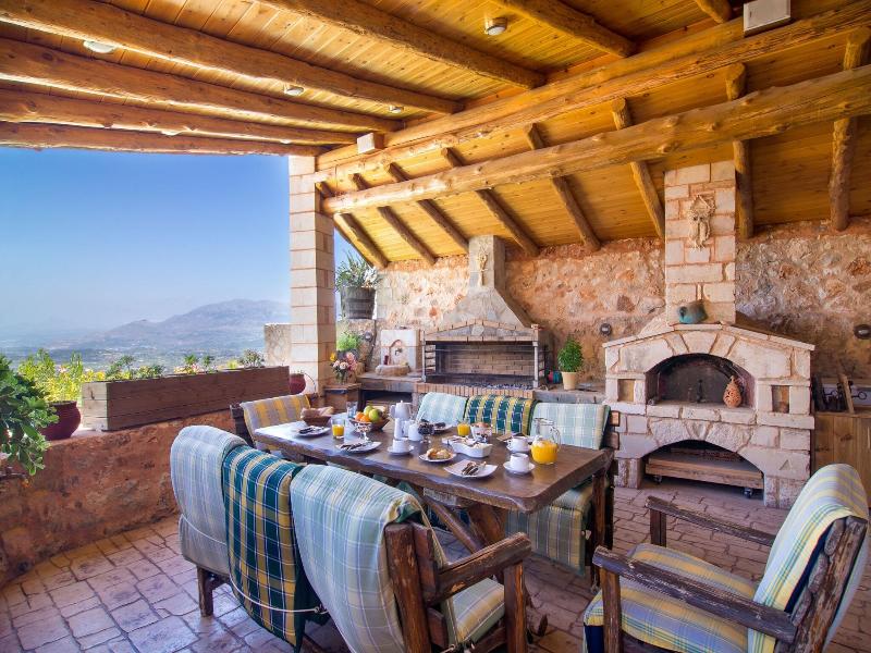 Samonas, Traditional Villas image