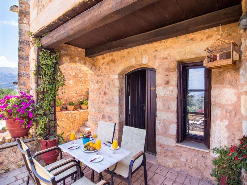 Samonas, Traditional Villas image
