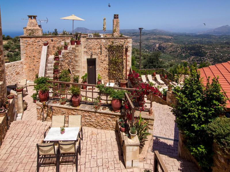Samonas, Traditional Villas image