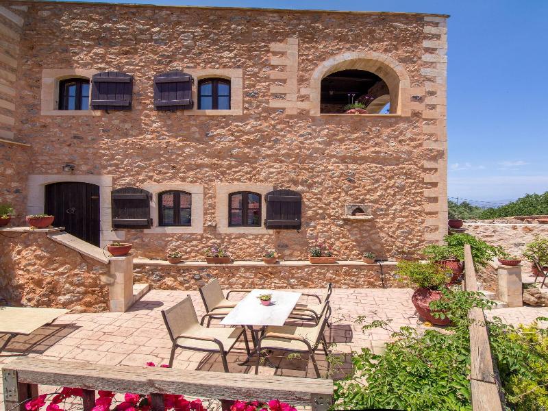 Samonas, Traditional Villas image