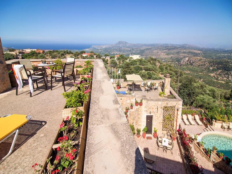 Samonas, Traditional Villas image