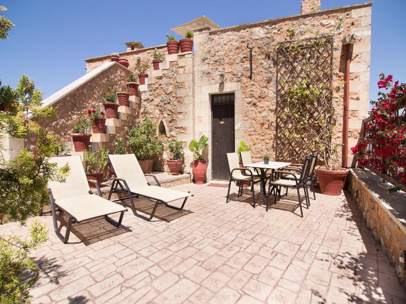 Samonas, Traditional Villas image