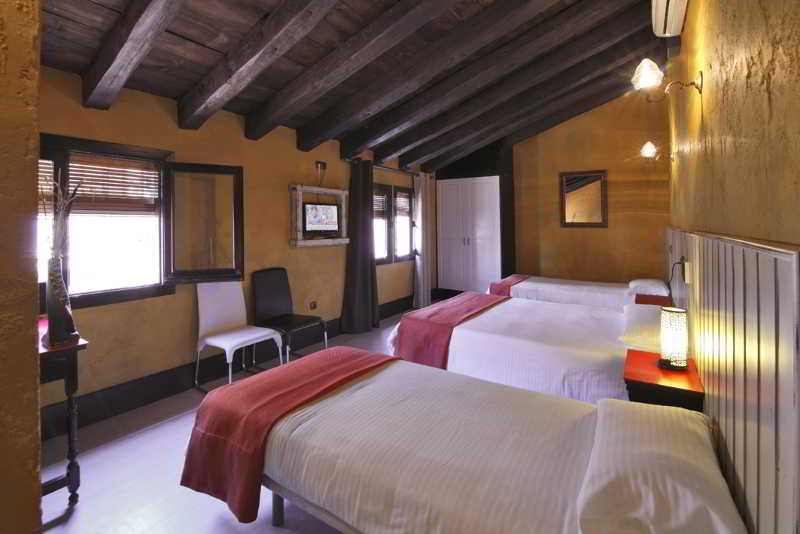 Apartamentos El Tiempo image
