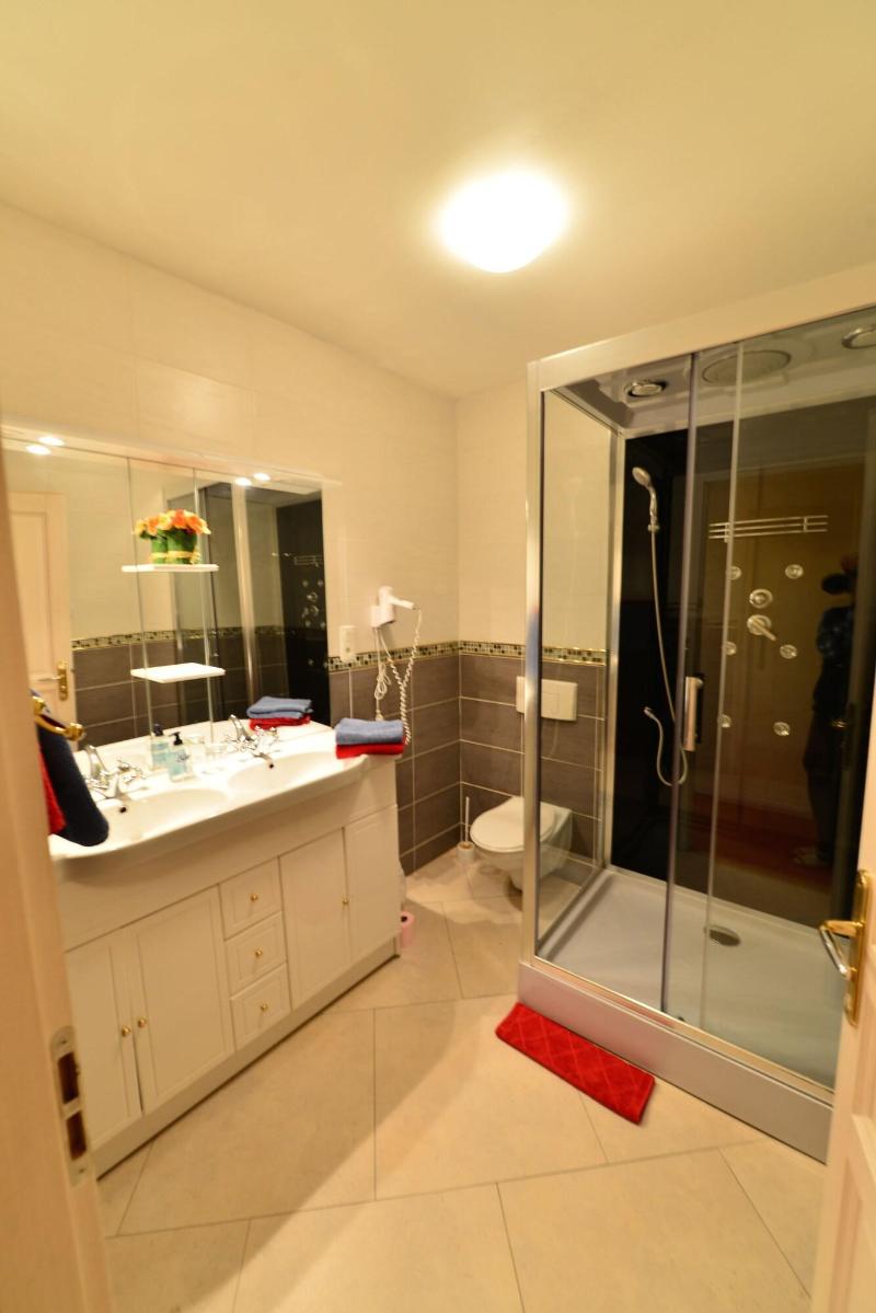 Au Pied Du Chateau image