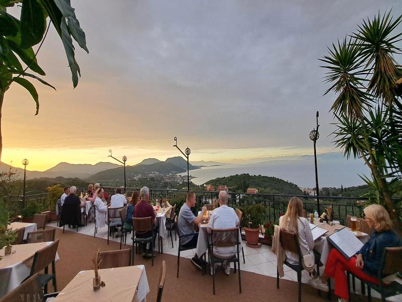 75 Steps Taverna And Accomodation image