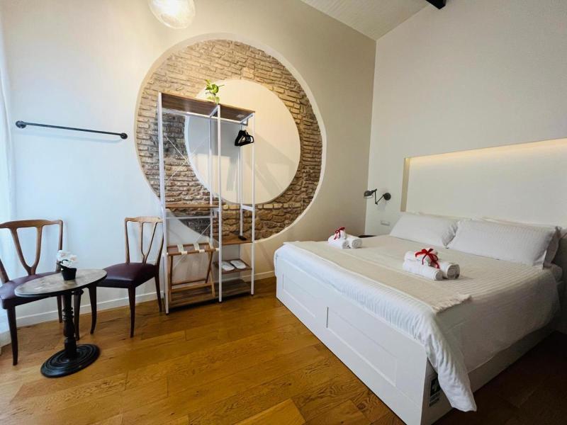 Guest House Arco Dei Tolomei image