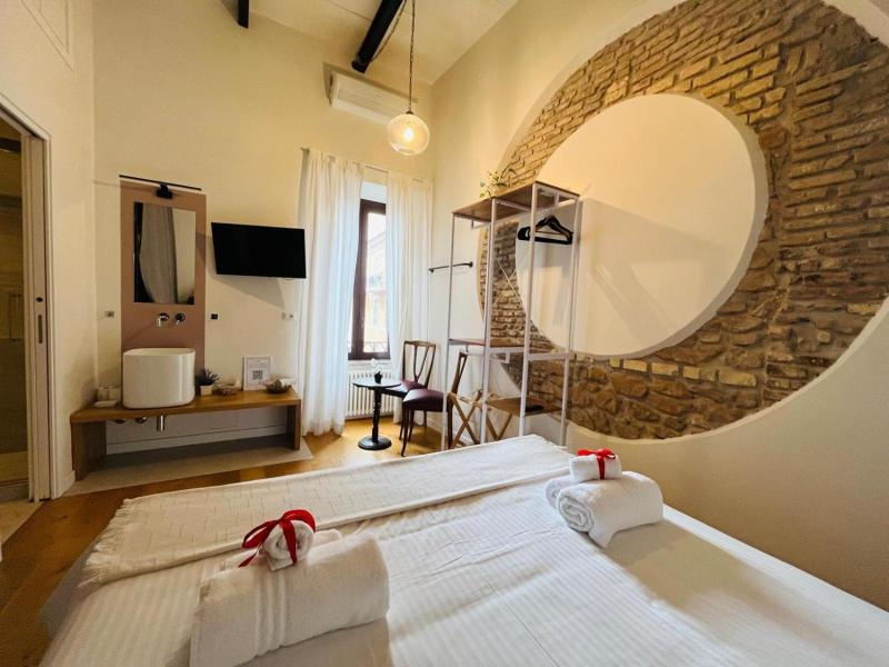 Guest House Arco Dei Tolomei image