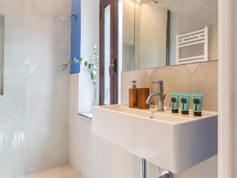 Guest House Arco Dei Tolomei image