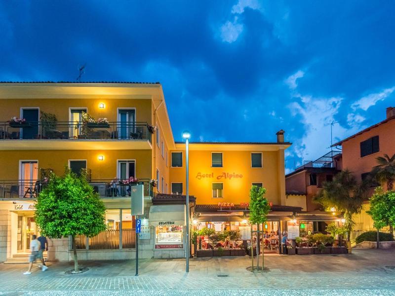 Hotel Ristorante Alpino image
