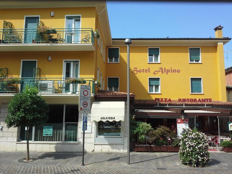Hotel Ristorante Alpino image