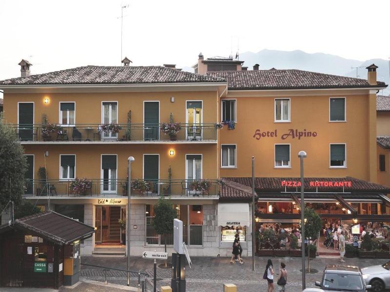 Hotel Ristorante Alpino image