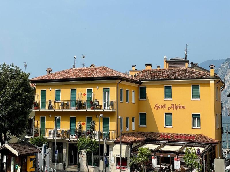 Hotel Ristorante Alpino image