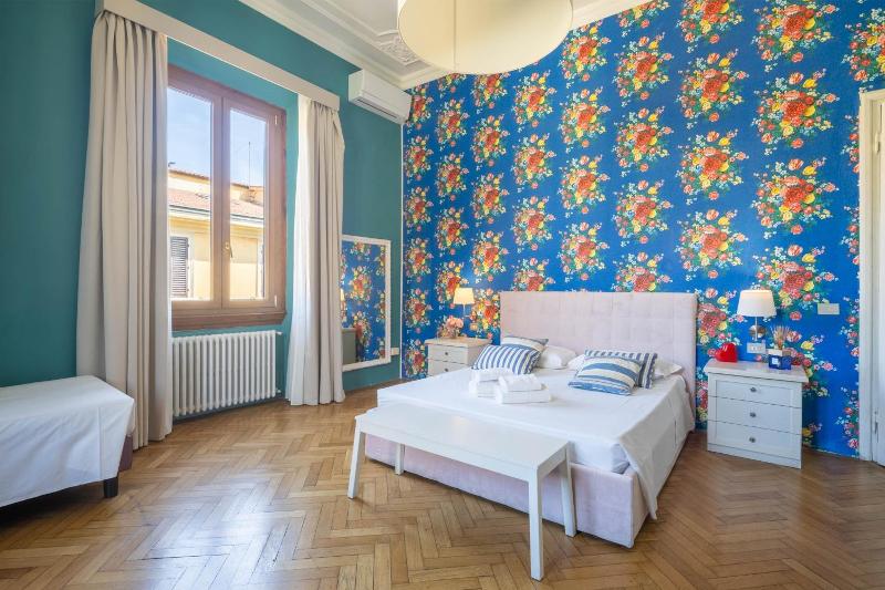 Hotel Joli image