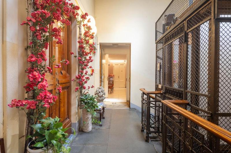 Hotel Joli image