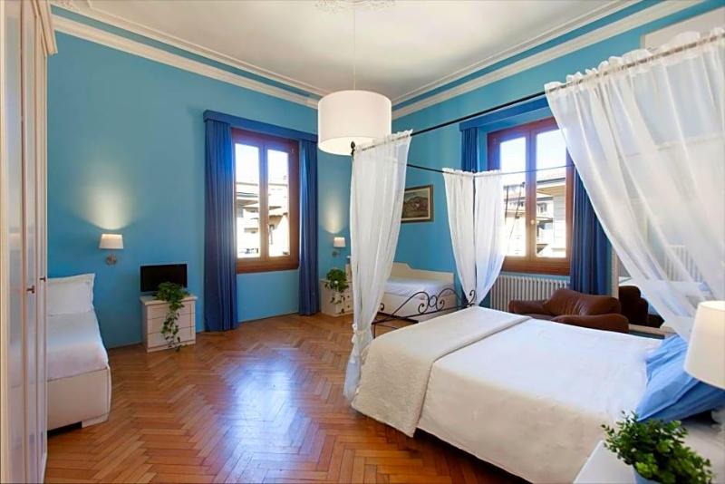 Hotel Joli image