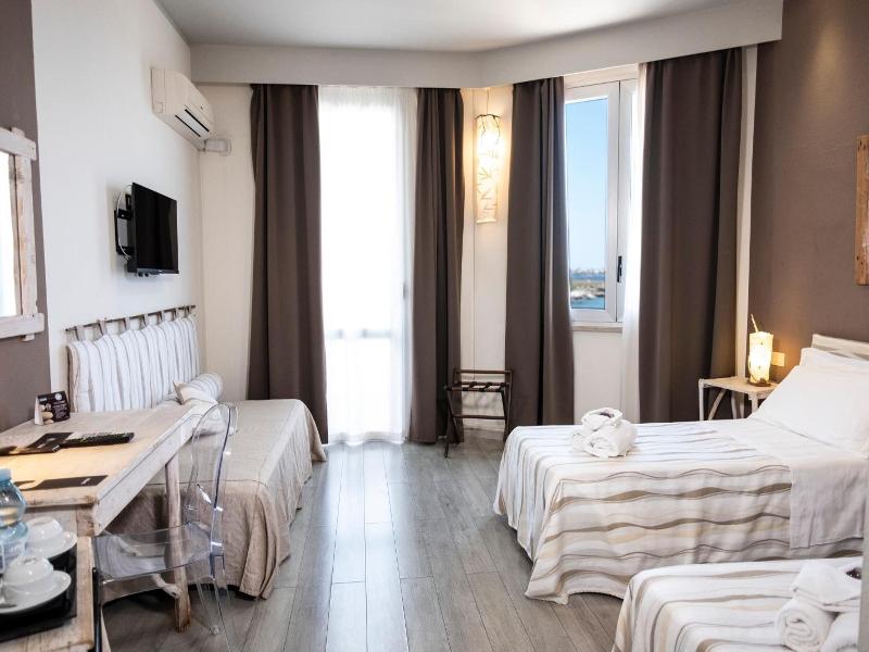 Tirreno Hotel image
