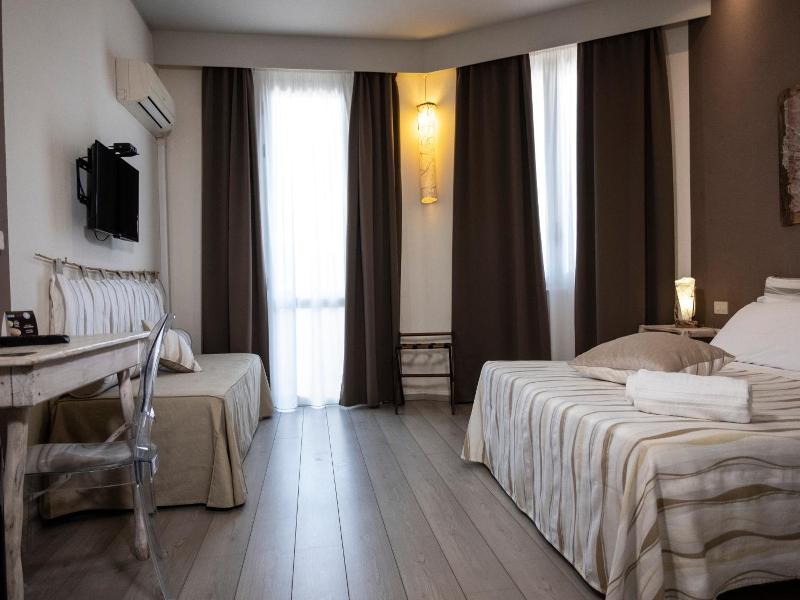 Tirreno Hotel image