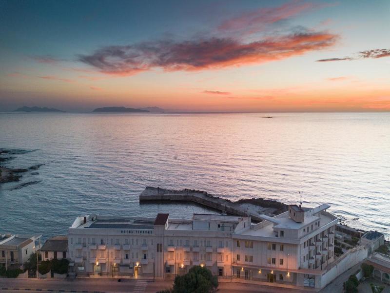Tirreno Hotel image