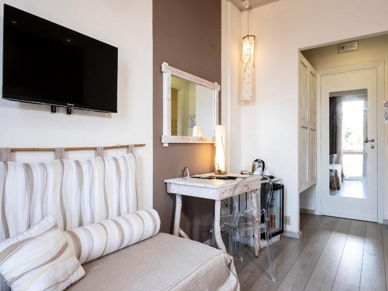 Tirreno Hotel image