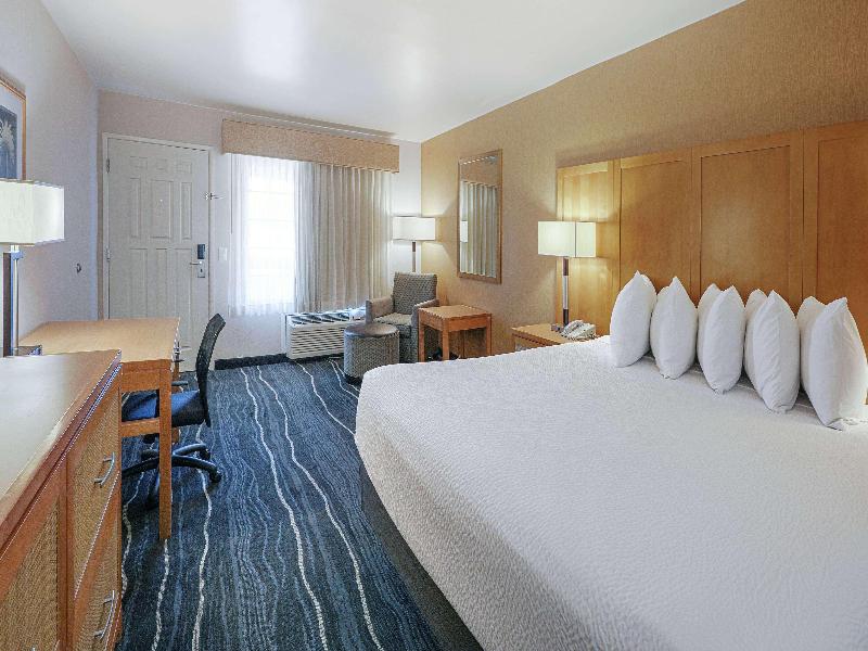 Ramada By Wyndham Costa Mesa/Newport Beach image