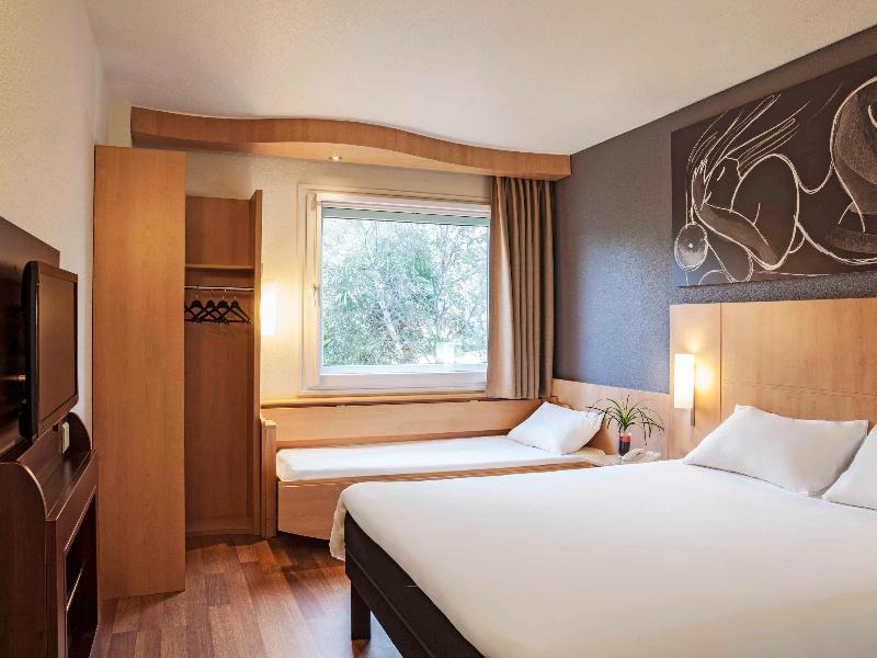 Ibis Barcelona Cornella image