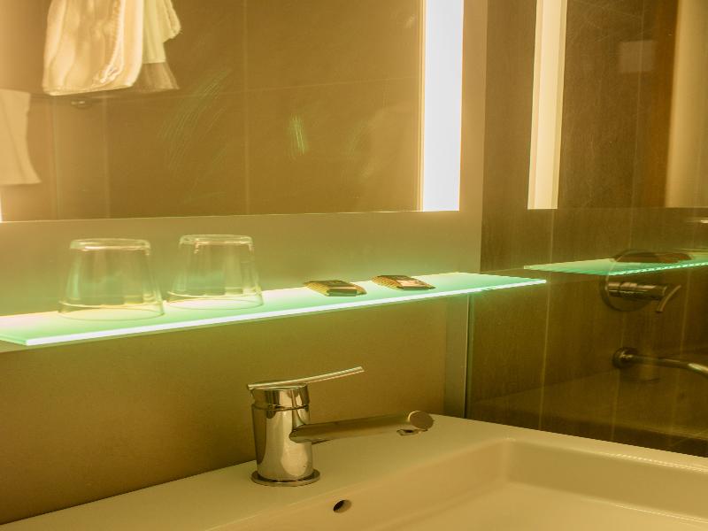 Tres Reyes Hotel image
