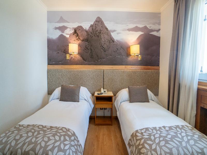 Tres Reyes Hotel image
