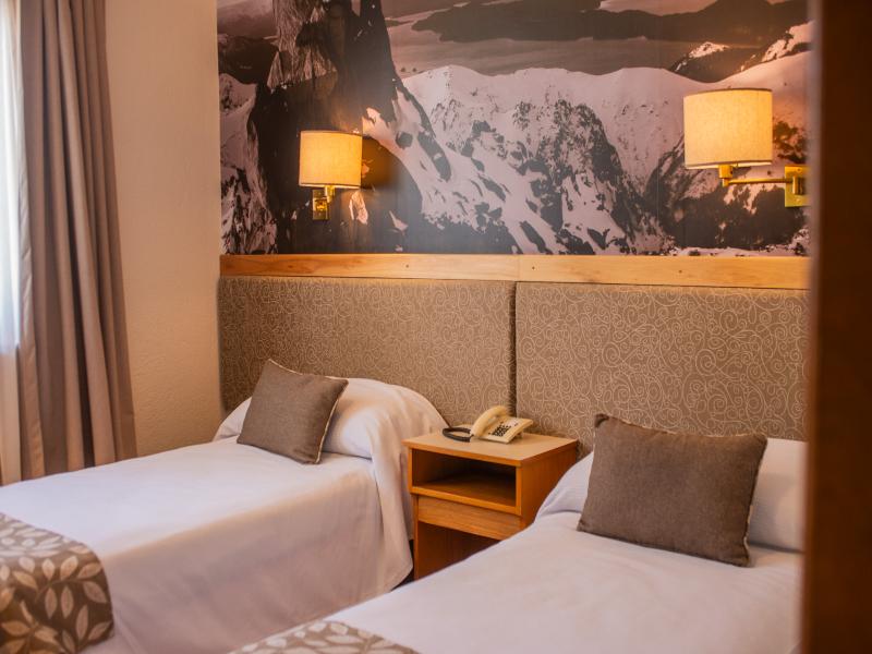 Tres Reyes Hotel image