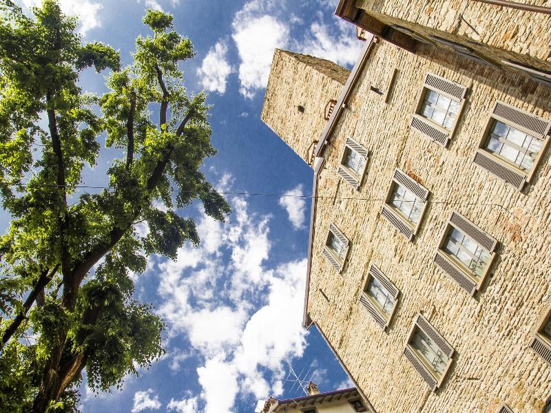 Gombit Hotel image