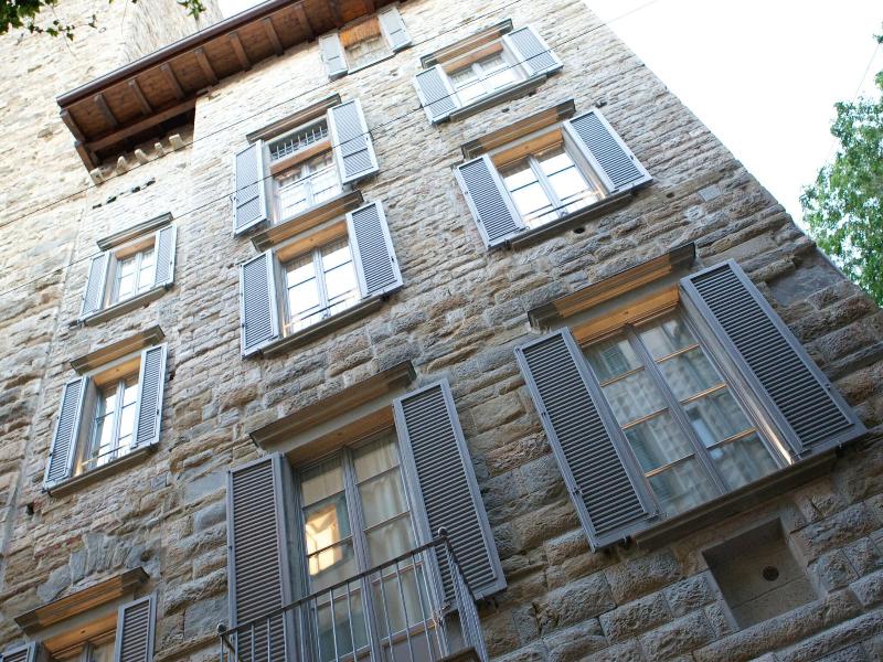 Gombit Hotel image
