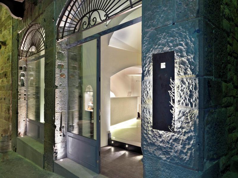 Gombit Hotel image