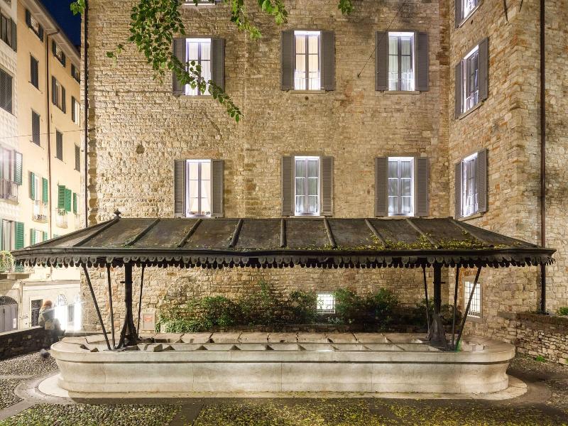 Gombit Hotel image