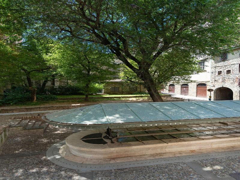 Gombit Hotel image