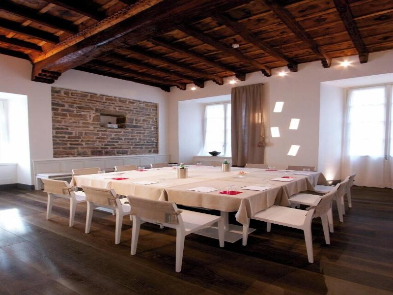 Gombit Hotel image