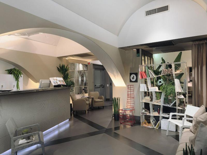 Gombit Hotel image