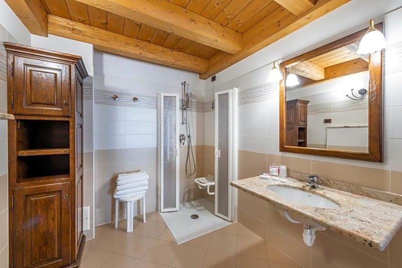 Hotel L'Aiglon image