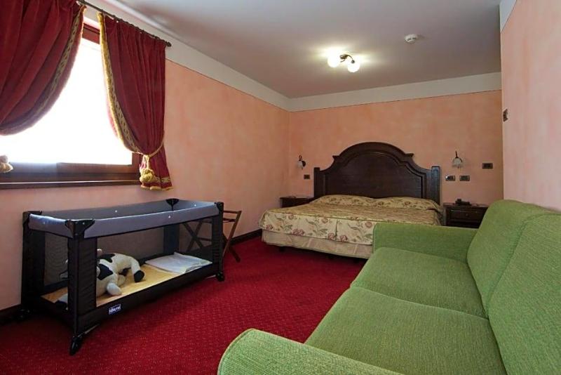 Hotel L'Aiglon image