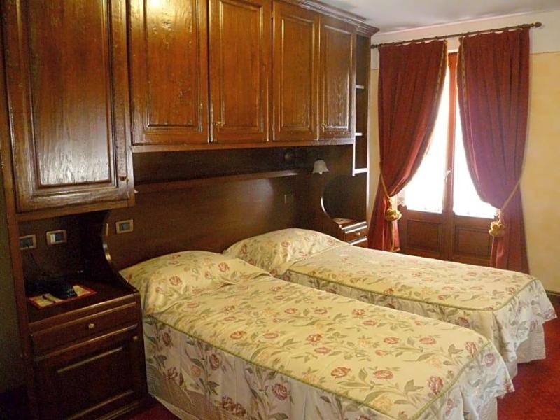 Hotel L'Aiglon image