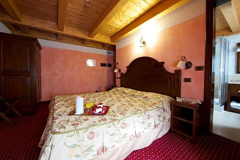 Hotel L'Aiglon image