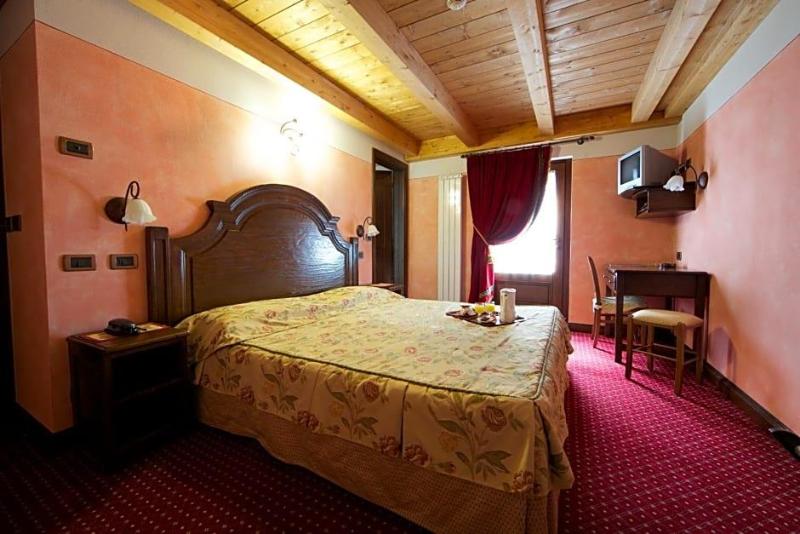 Hotel L'Aiglon image
